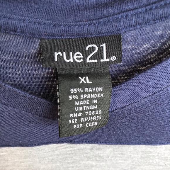 Rue 21 Mid Sleeve Top - Picture 4 of 5
